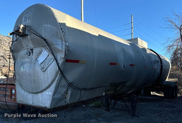 image for item MT9032 1971 Butler tank trailer