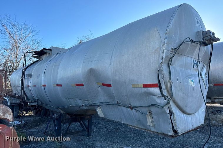 image for item MT9032 1971 Butler tank trailer