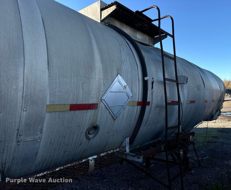 image for item MT9032 1971 Butler tank trailer