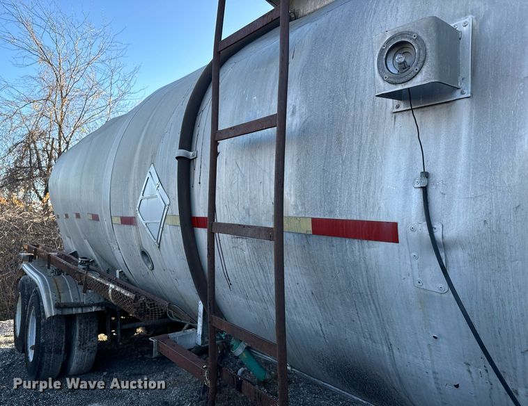 image for item MT9032 1971 Butler tank trailer