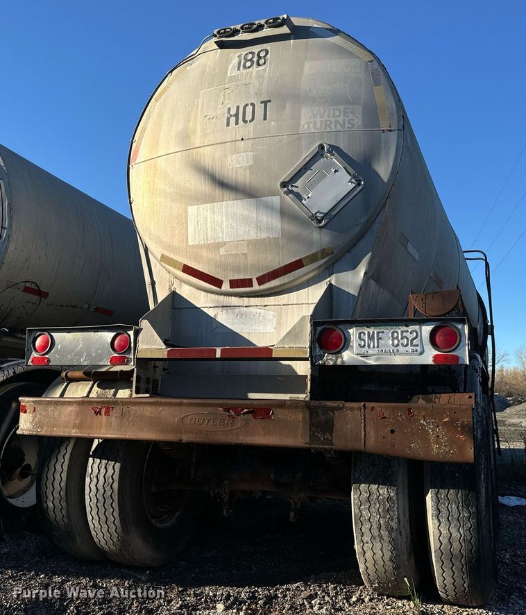 image for item MT9032 1971 Butler tank trailer