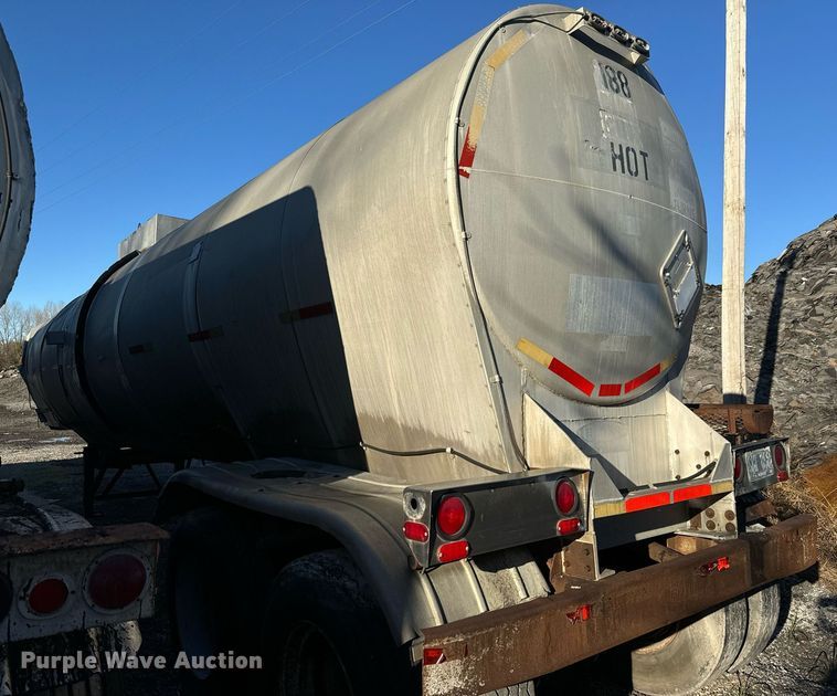 image for item MT9032 1971 Butler tank trailer