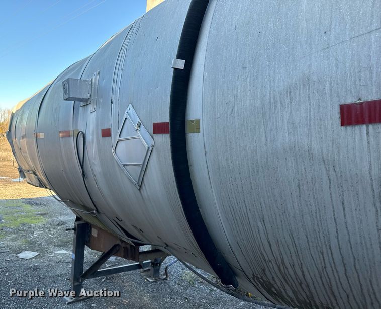 image for item MT9032 1971 Butler tank trailer