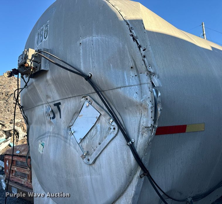 image for item MT9032 1971 Butler tank trailer