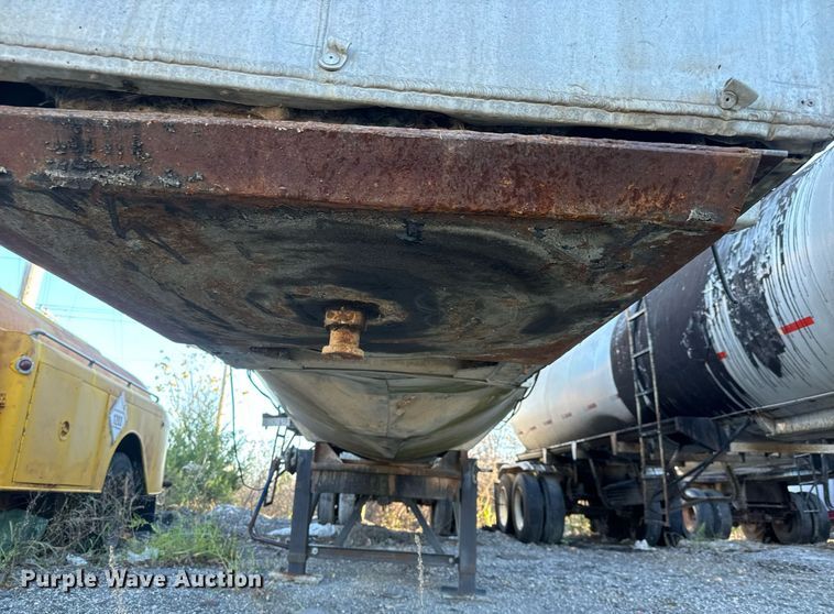 image for item MT9032 1971 Butler tank trailer