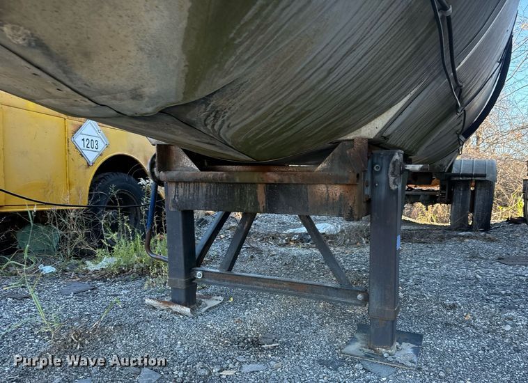 image for item MT9032 1971 Butler tank trailer