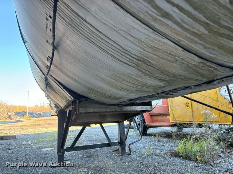 image for item MT9032 1971 Butler tank trailer