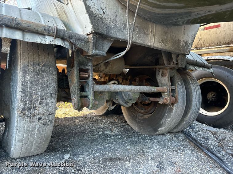 image for item MT9032 1971 Butler tank trailer