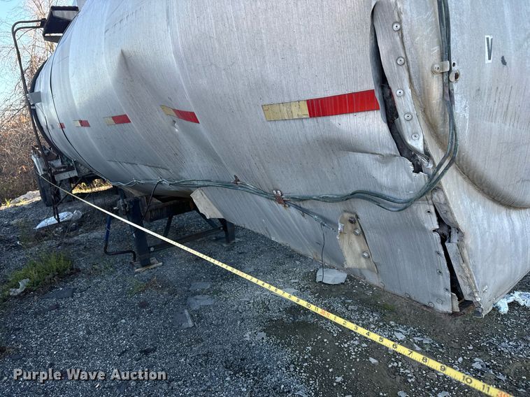 image for item MT9032 1971 Butler tank trailer