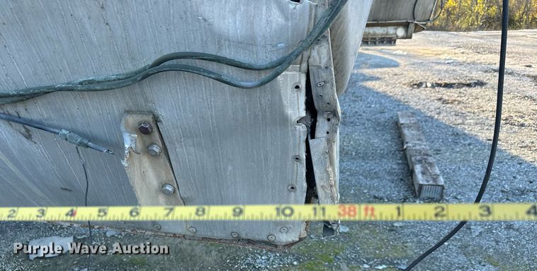 image for item MT9032 1971 Butler tank trailer