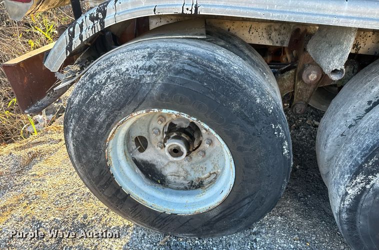 image for item MT9032 1971 Butler tank trailer