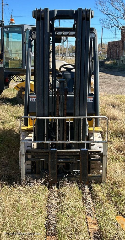 image for item NJ9576 Yale GLP050VXEUSE090 forklift