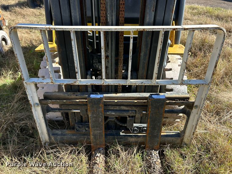 image for item NJ9576 Yale GLP050VXEUSE090 forklift