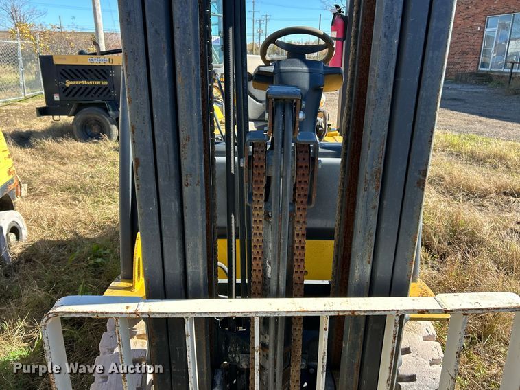 image for item NJ9576 Yale GLP050VXEUSE090 forklift