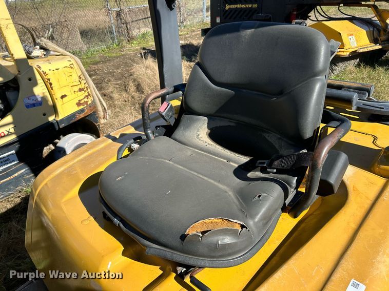 image for item NJ9576 Yale GLP050VXEUSE090 forklift