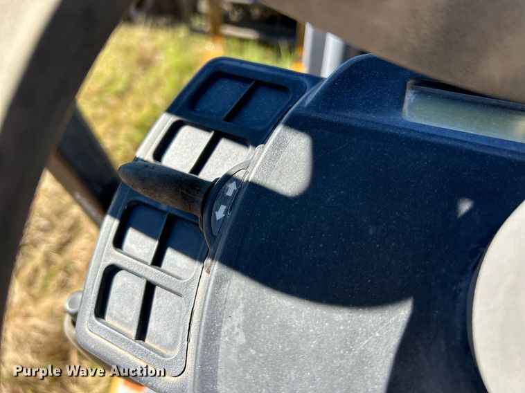 image for item NJ9576 Yale GLP050VXEUSE090 forklift