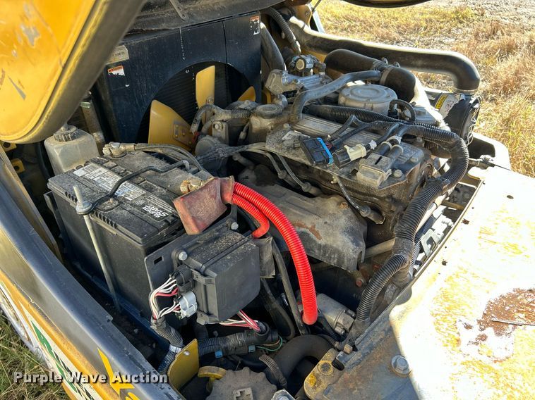 image for item NJ9576 Yale GLP050VXEUSE090 forklift