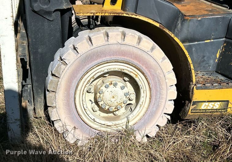 image for item NJ9576 Yale GLP050VXEUSE090 forklift