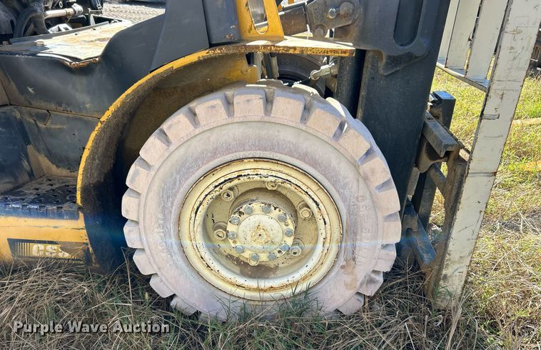 image for item NJ9576 Yale GLP050VXEUSE090 forklift