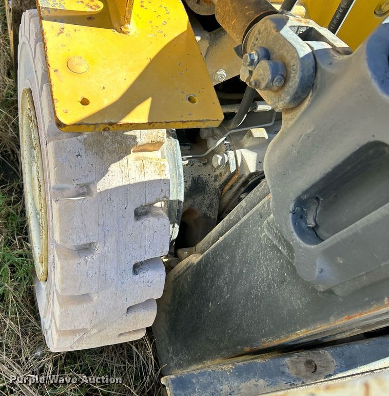 image for item NJ9576 Yale GLP050VXEUSE090 forklift