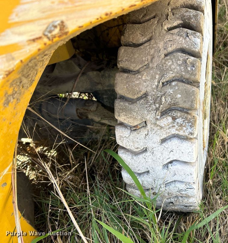 image for item NJ9576 Yale GLP050VXEUSE090 forklift