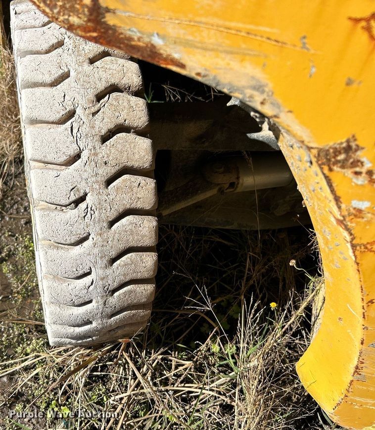 image for item NJ9576 Yale GLP050VXEUSE090 forklift