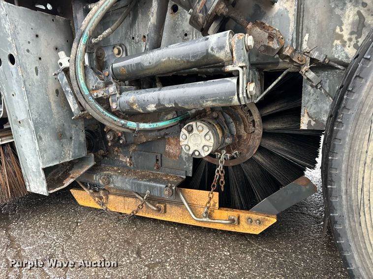 image for item OG9721 2016 Global  M3 street sweeper truck