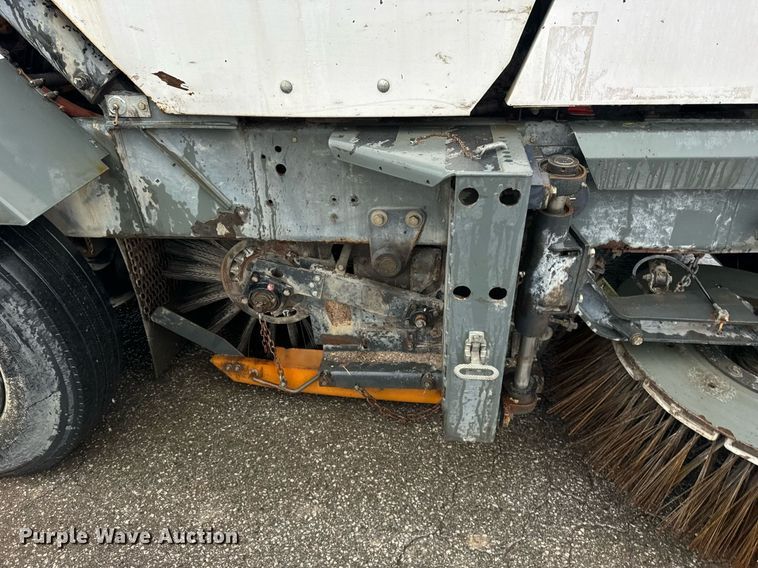 image for item OG9721 2016 Global  M3 street sweeper truck