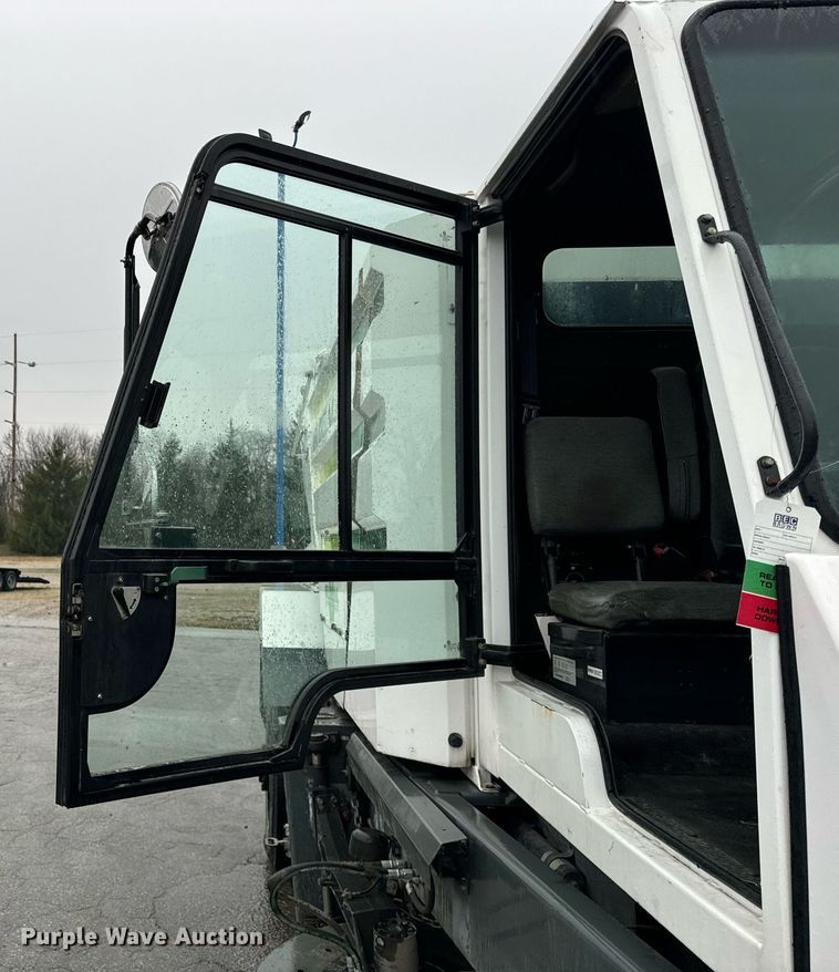 image for item OG9721 2016 Global  M3 street sweeper truck