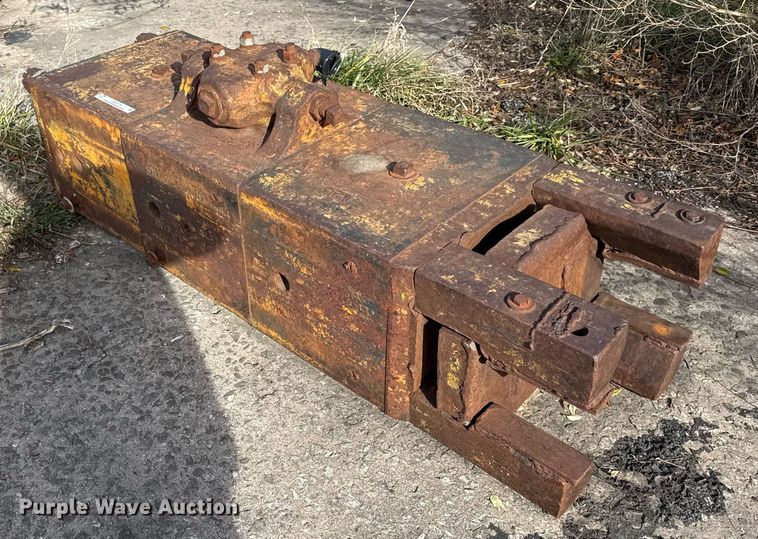 image for item OG9728 McCann Terry sheet piling hammer 