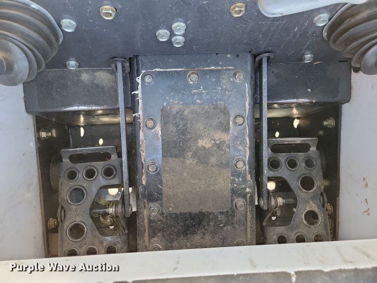 image for item OH9388 2010 Bobcat S100 skid steer loader