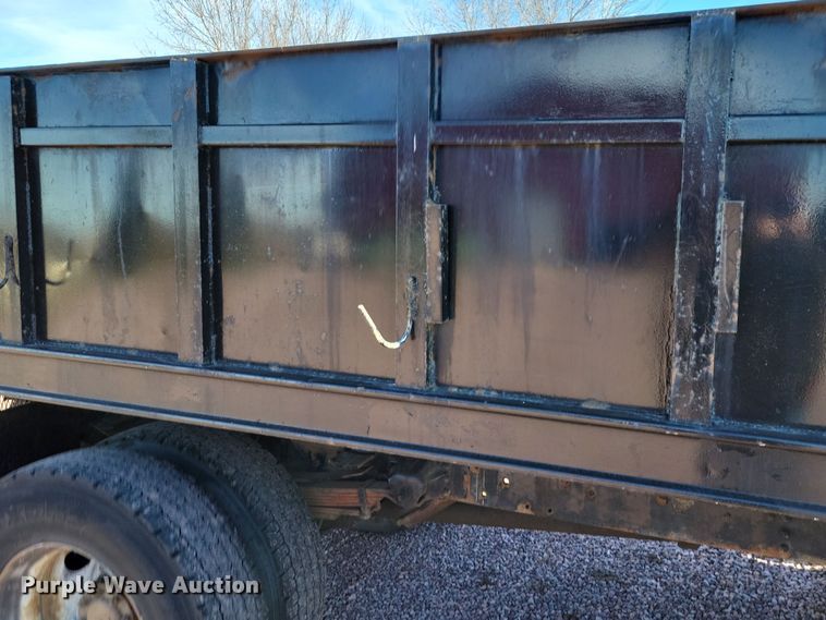 image for item OH9389 2003 GMC C7500 dump truck