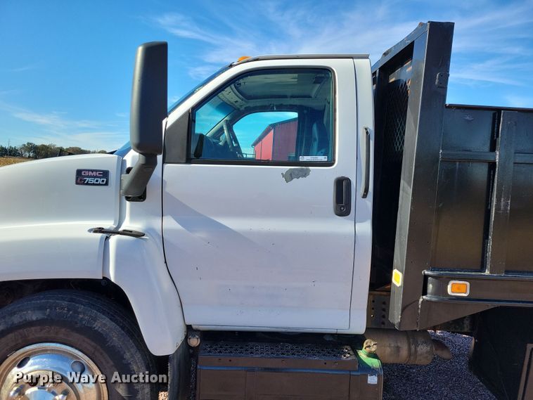 image for item OH9389 2003 GMC C7500 dump truck