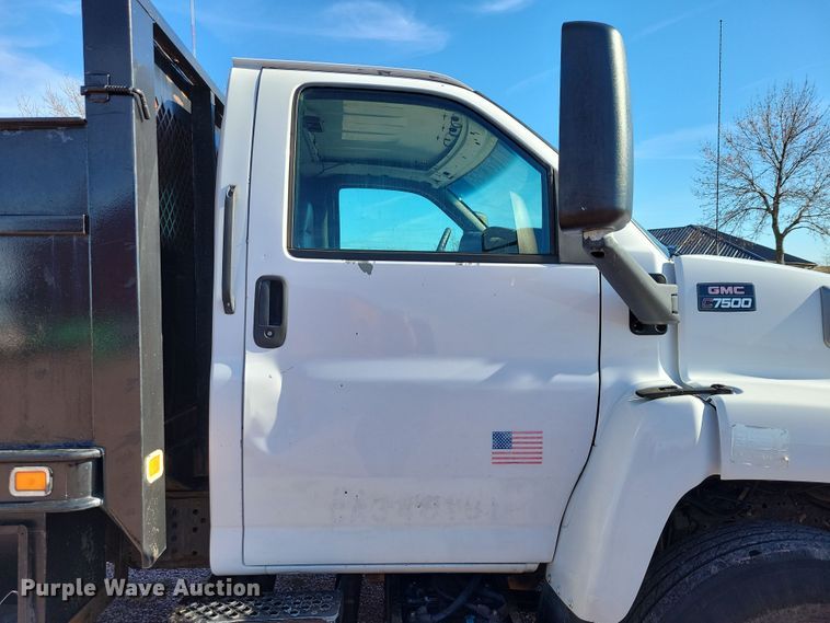 image for item OH9389 2003 GMC C7500 dump truck