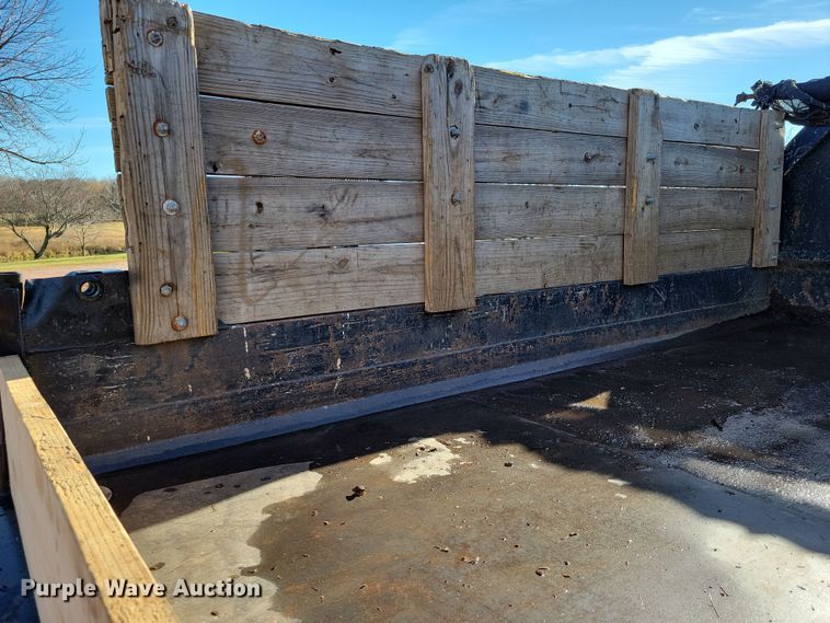 image for item OH9390 2006 Ford F450 Super Duty XL dump truck