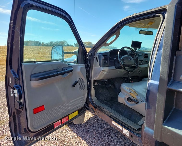 image for item OH9390 2006 Ford F450 Super Duty XL dump truck