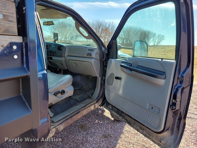 image for item OH9390 2006 Ford F450 Super Duty XL dump truck