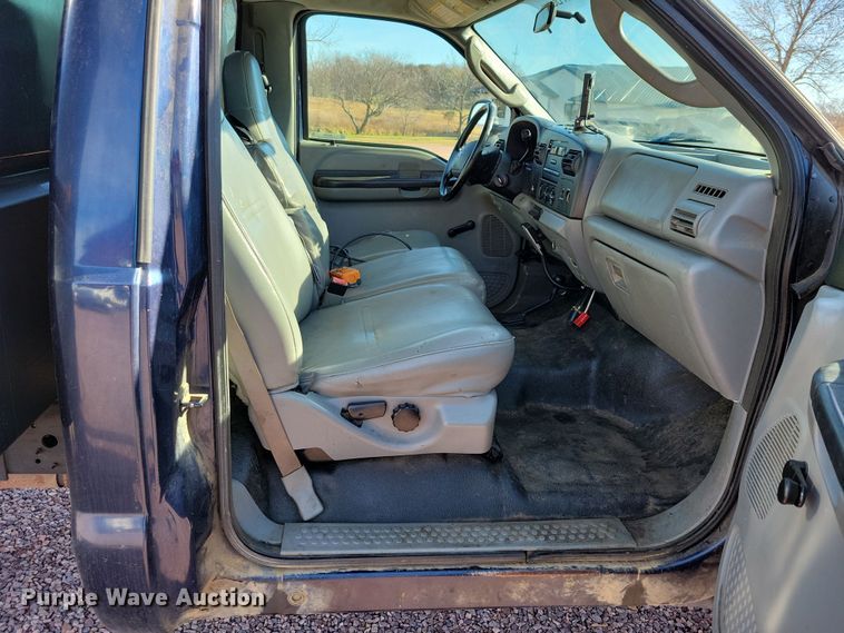 image for item OH9390 2006 Ford F450 Super Duty XL dump truck