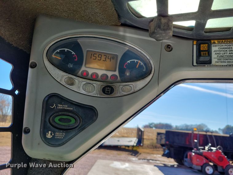 image for item OH9392 2013 Bobcat S130 skid steer loader