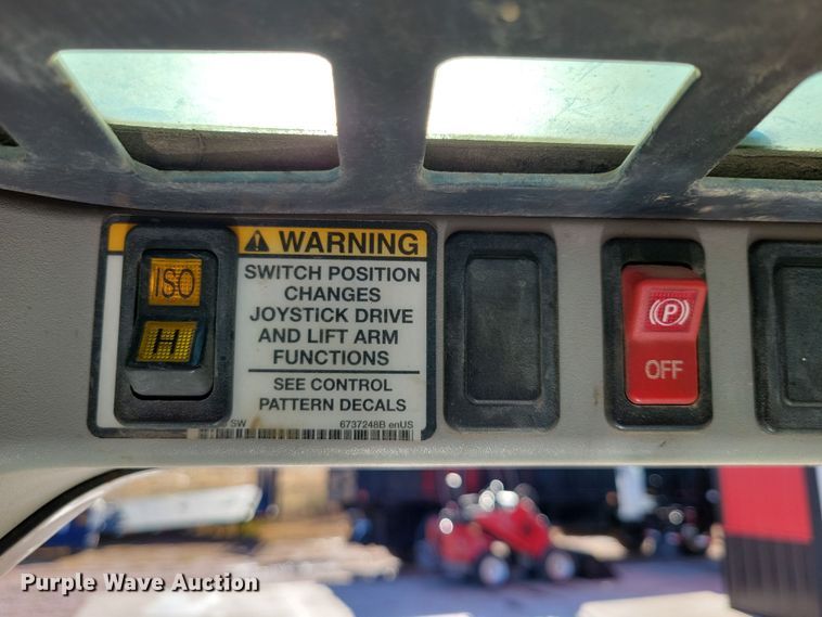 image for item OH9392 2013 Bobcat S130 skid steer loader