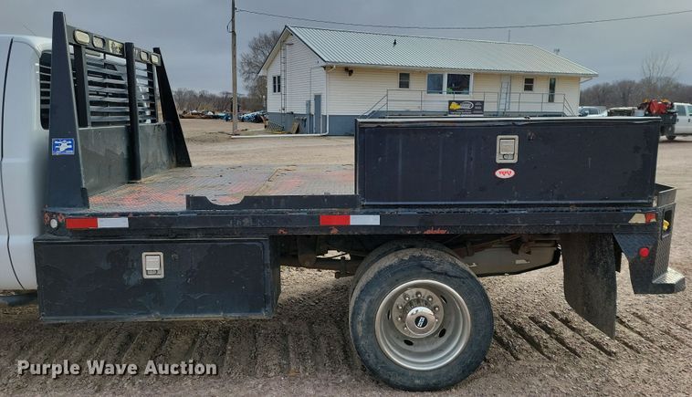 image for item OH9410 2015 Ford F550 Super Duty XL Crew Cab flatbed truck