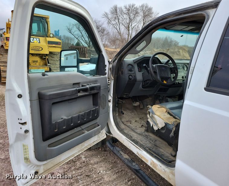 image for item OH9410 2015 Ford F550 Super Duty XL Crew Cab flatbed truck