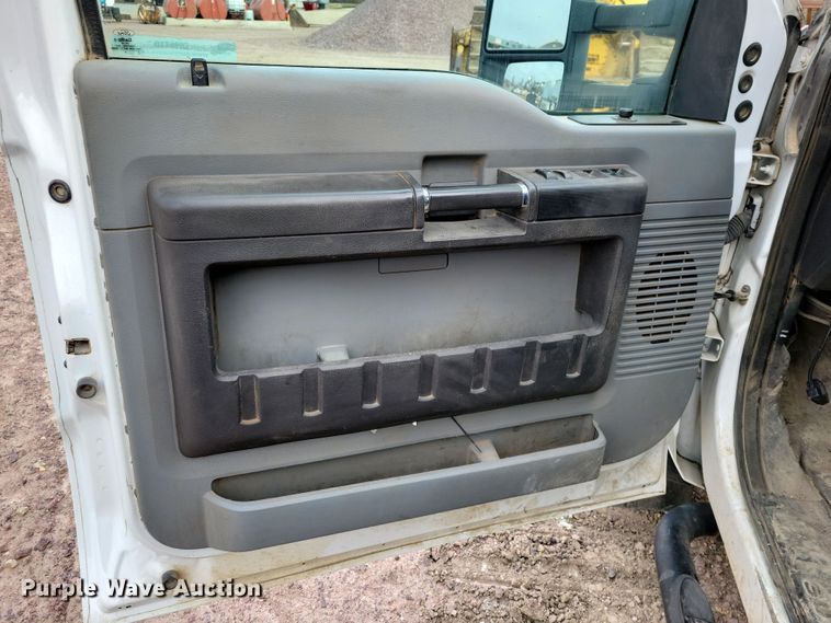 image for item OH9410 2015 Ford F550 Super Duty XL Crew Cab flatbed truck