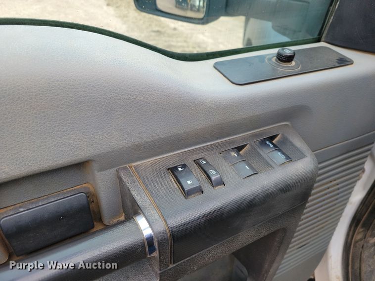 image for item OH9410 2015 Ford F550 Super Duty XL Crew Cab flatbed truck