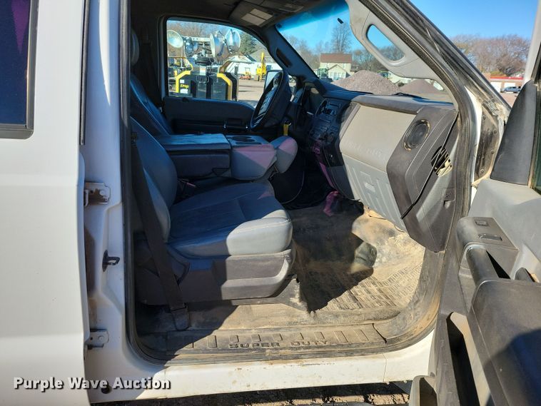 image for item OH9410 2015 Ford F550 Super Duty XL Crew Cab flatbed truck