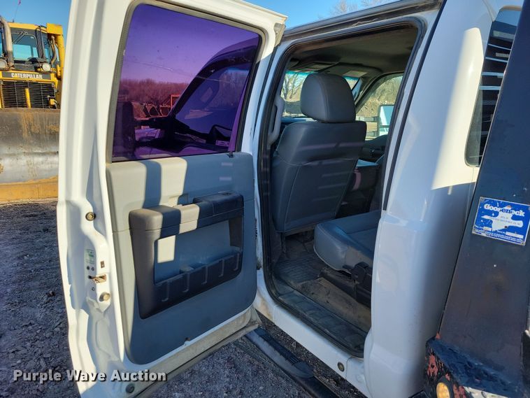 image for item OH9410 2015 Ford F550 Super Duty XL Crew Cab flatbed truck