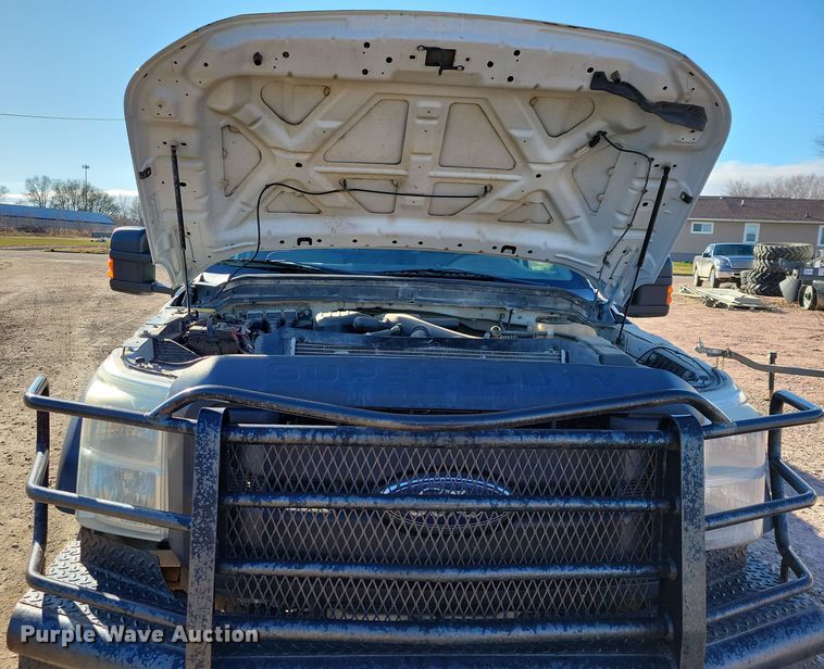 image for item OH9410 2015 Ford F550 Super Duty XL Crew Cab flatbed truck