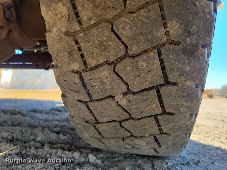 image for item OH9410 2015 Ford F550 Super Duty XL Crew Cab flatbed truck