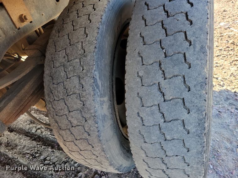 image for item OH9410 2015 Ford F550 Super Duty XL Crew Cab flatbed truck