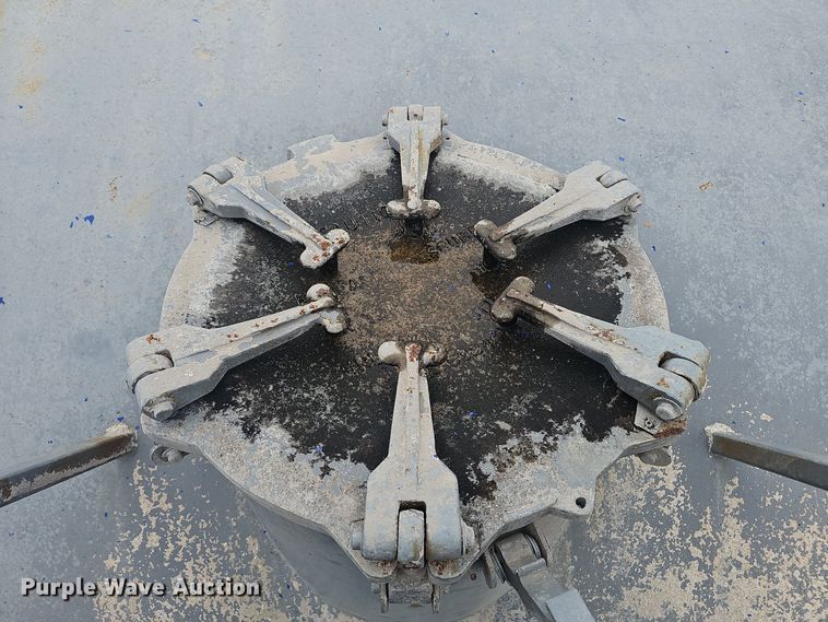 image for item OJ9075 Pneumatic dry bulk trailer